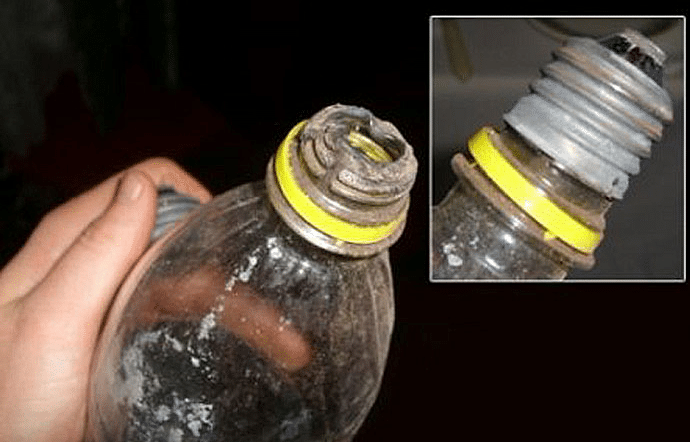 извлечение цоколя с помощью пластиковой бутылки.