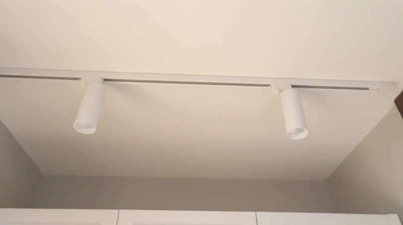 Особенности замены лампочки светильника в подвесном потолке