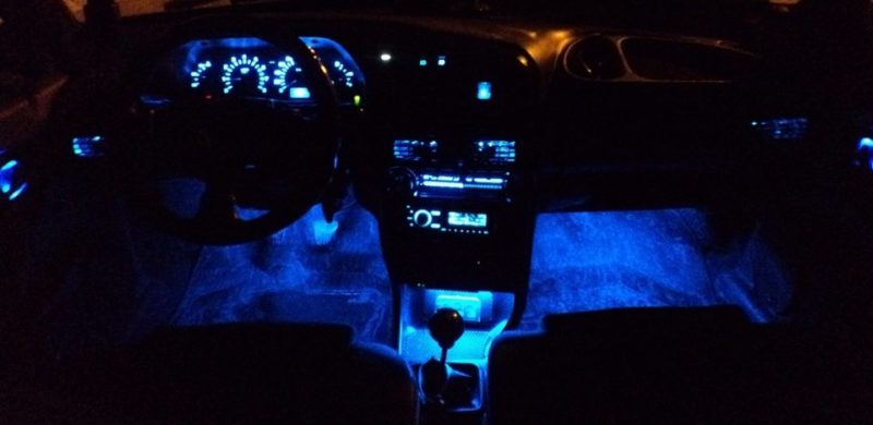 Как самостоятельно сделать подсветку ног в машине