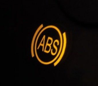 Почему горит лампочка АБС в машине и что делать при появлении ошибки